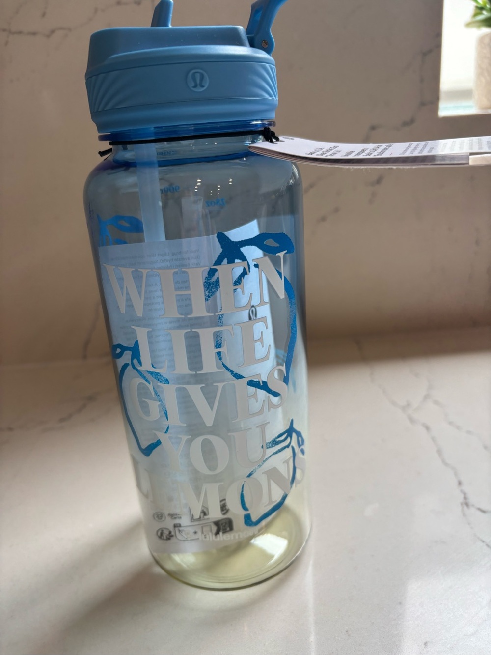 Lululemon Back to Life Clear Bottle 32oz Straw Lid “When Life Gives You Lemons”🍋